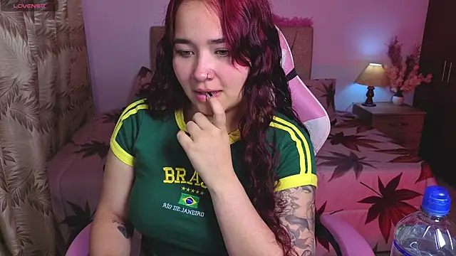 Leakitten online show from November 13, 2025, 8:30 pm