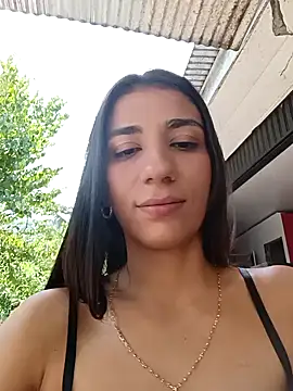 -juicy  online show from September 28, 2025, 5:18 pm