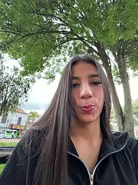 Snapshot of -juicy_ chatting on April 9, 2026, 10:48 pm -juicy online show from April 9, 2026, 10:48 pm