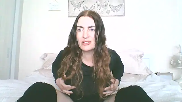EllaKent online show from May 11, 2026, 4:04 pm