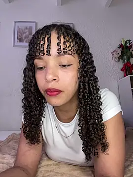 Snapshot of Yasmin777_ chatting on April 24, 2026, 9:28 pm Yasmin777 online show from April 24, 2026, 9:28 pm