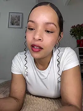 Snapshot of Yasmin777_ chatting on May 9, 2026, 5:07 pm Yasmin777 online show from May 9, 2026, 5:07 pm