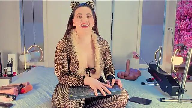 JuliaDavis 1 online show from February 24, 2026, 4:43 am