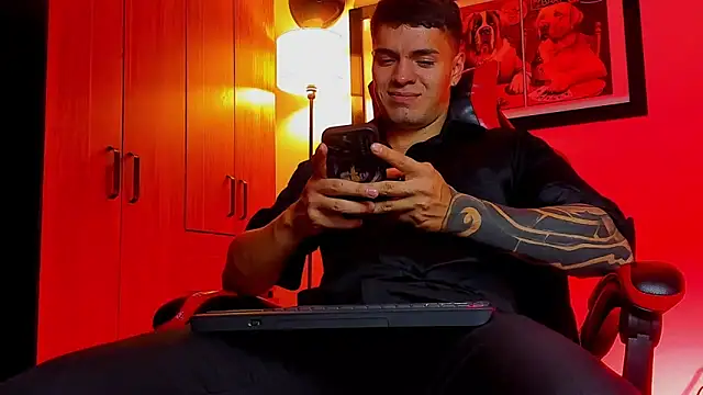 ALPHA DOMINUS  online show from November 26, 2025, 4:02 am