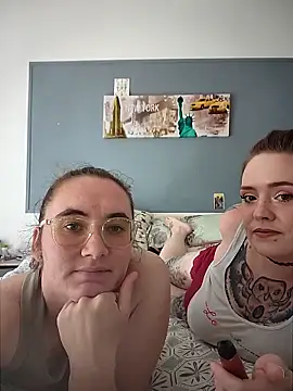 Snapshot of AndHerXO chatting on April 26, 2026, 2:37 pm AndHerXO online show from April 26, 2026, 2:37 pm