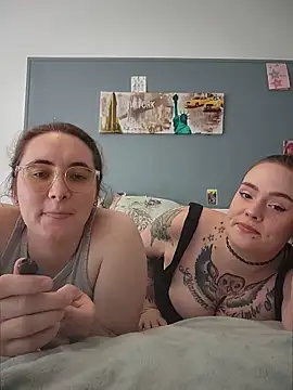 Snapshot of AndHerXO chatting on June 3, 2026, 2:19 pm AndHerXO online show from June 3, 2026, 2:19 pm