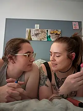 Snapshot of AndHerXO chatting on June 3, 2026, 2:33 pm AndHerXO online show from June 3, 2026, 2:33 pm
