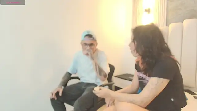 Snapshot of RavenandCody chatting on September 19, 2025, 2:35 am RavenandCody online show from September 19, 2025, 2:35 am