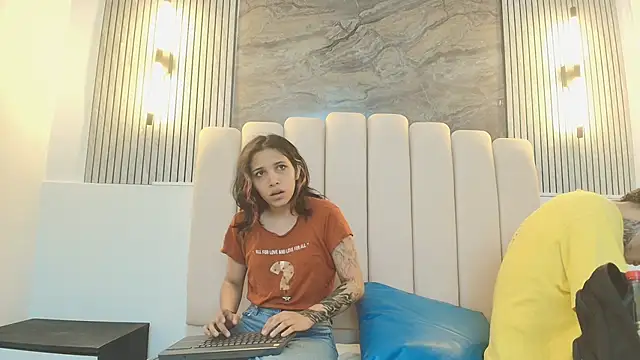 Snapshot of RavenandCody chatting on September 26, 2025, 2:26 am RavenandCody online show from September 26, 2025, 2:26 am