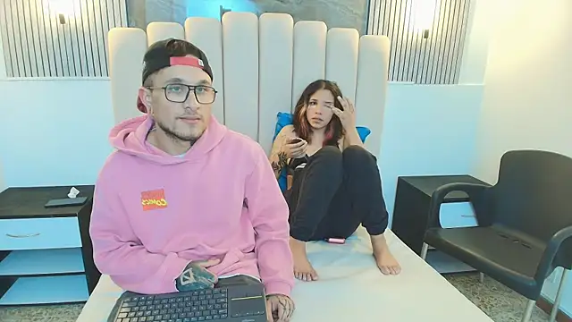 Snapshot of RavenandCody chatting on September 30, 2025, 3:44 am RavenandCody online show from September 30, 2025, 3:44 am