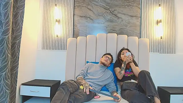 Snapshot of RavenandCody chatting on October 1, 2025, 2:39 am RavenandCody online show from October 1, 2025, 2:39 am