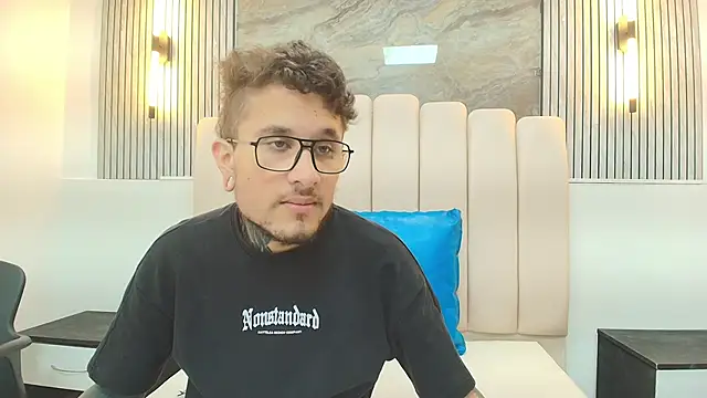 Snapshot of RavenandCody chatting on October 14, 2025, 4:02 am RavenandCody online show from October 14, 2025, 4:02 am