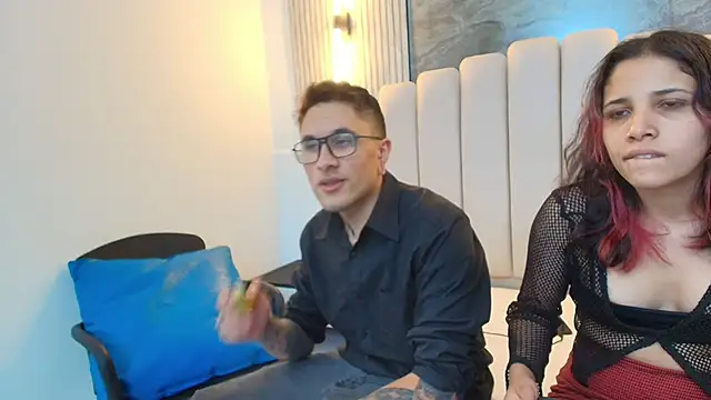 Snapshot of RavenandCody chatting on October 22, 2025, 3:40 am RavenandCody online show from October 22, 2025, 3:40 am