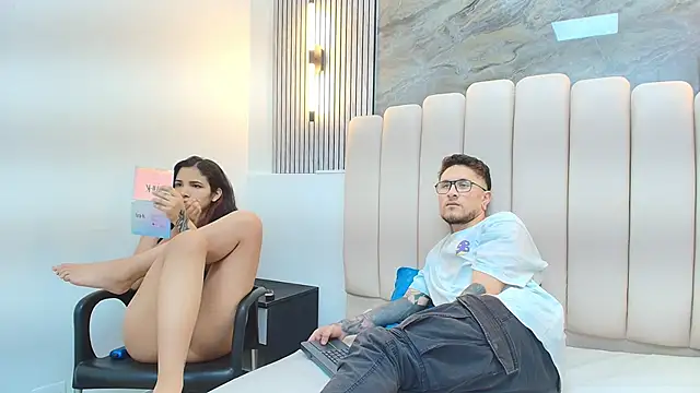 Snapshot of RavenandCody chatting on November 6, 2025, 2:34 am RavenandCody online show from November 6, 2025, 2:34 am