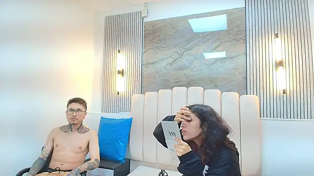 Snapshot of RavenandCody chatting on November 10, 2025, 3:49 am RavenandCody online show from November 10, 2025, 3:49 am