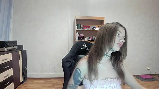 Snapshot of AlisTris chatting on November 19, 2025, 5:46 pm AlisTris online show from November 19, 2025, 5:46 pm