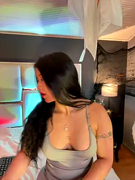 BellaFernandez   online show from November 1, 2025, 12:07 pm