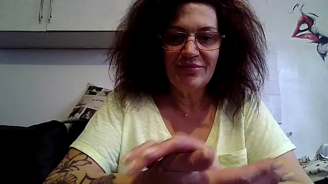 Snapshot of RubyyRosee chatting on April 19, 2026, 9:41 am RubyyRosee online show from April 19, 2026, 9:41 am