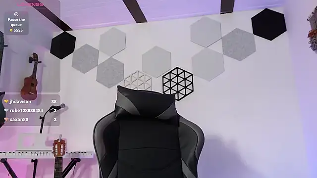 Susanahendrix online show from July 28, 2026, 8:52 pm