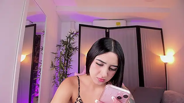 ChloeShade online show from November 7, 2025, 1:55 pm