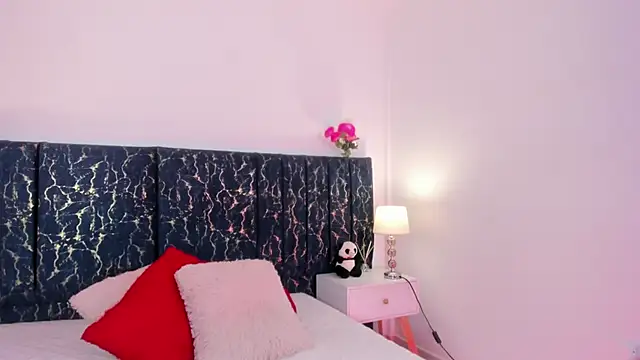 katte landerr online show from April 14, 2026, 1:17 pm