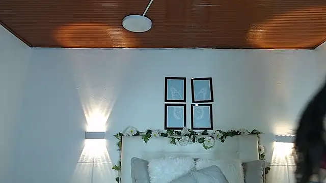 Megan 05  online show from September 29, 2025, 6:13 pm