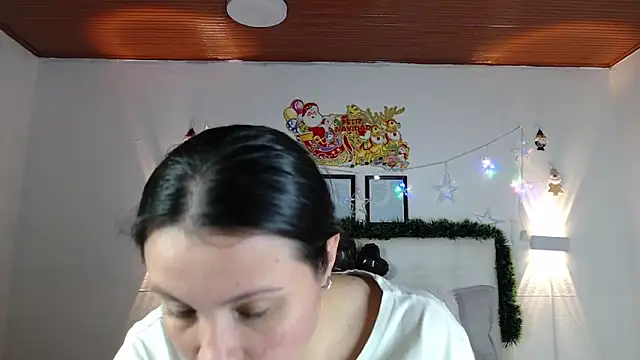 Megan 05  online show from December 17, 2025, 6:58 pm