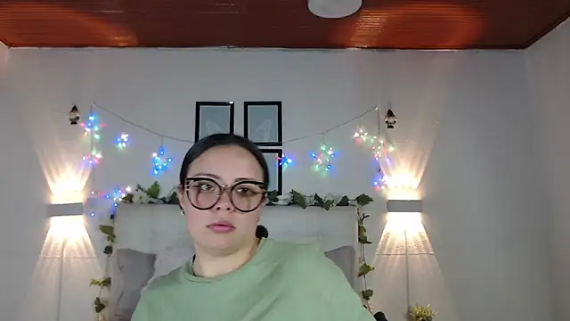 Megan 05  online show from February 19, 2026, 5:31 pm