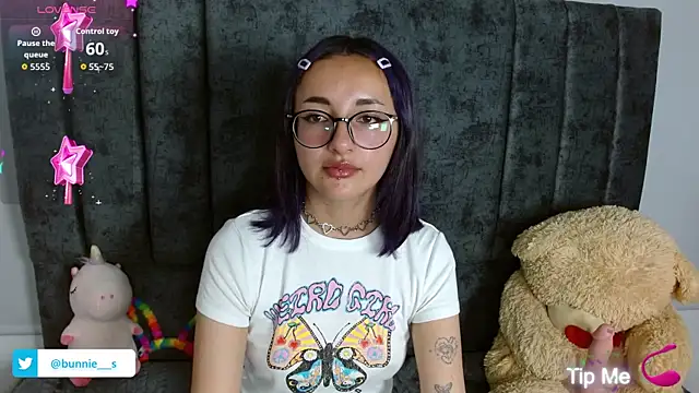 Snapshot of Littlee_Bunny_ chatting on September 20, 2025, 1:01 pm Littlee Bunny online show from September 20, 2025, 1:01 pm