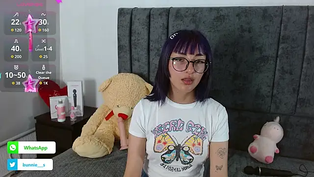 Snapshot of Littlee_Bunny_ chatting on October 27, 2025, 10:41 am Littlee Bunny online show from October 27, 2025, 10:41 am