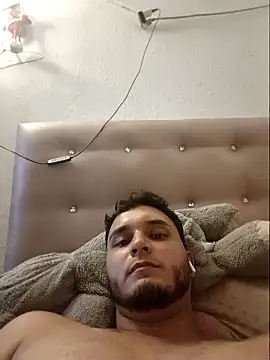 Snapshot of Hotguys111 chatting on September 23, 2025, 4:04 am Hotguys111 online show from September 23, 2025, 4:04 am