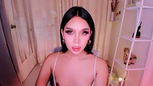 Snapshot of MS_LUNA chatting on October 11, 2025, 12:15 pm MS LUNA online show from October 11, 2025, 12:15 pm