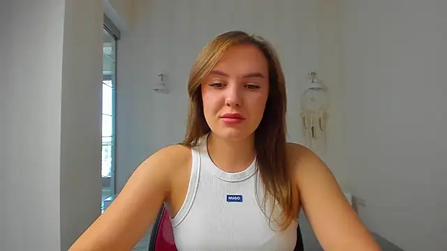 EmmaNorman online show from September 27, 2025, 1:05 pm