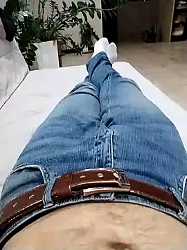 Snapshot of Pio185 chatting on February 9, 2026, 8:24 pm Pio185 online show from February 9, 2026, 8:24 pm