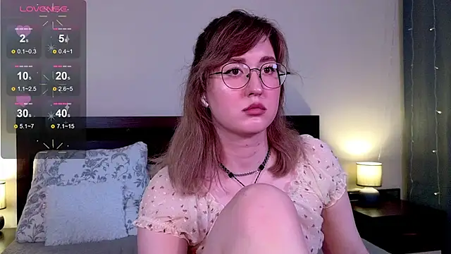 Snapshot of _AlexaFlowers_ chatting on June 1, 2026, 9:33 am AlexaFlowers online show from June 1, 2026, 9:33 am