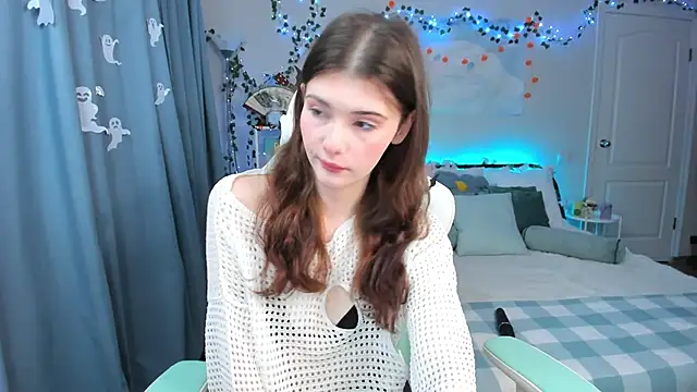 Snapshot of Zoe_Vee chatting on October 28, 2025, 3:32 am Zoe Vee online show from October 28, 2025, 3:32 am