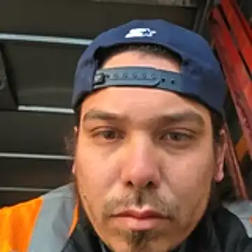 luis97fer online show from April 16, 2026, 1:45 pm