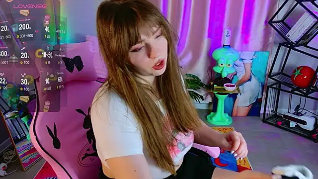 Snapshot of Moon__Bunny chatting on May 8, 2026, 1:38 pm Moon Bunny online show from May 8, 2026, 1:38 pm