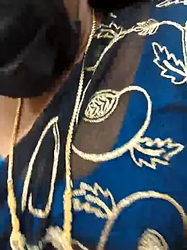 Snapshot of Tamil_Mithra chatting on November 14, 2025, 4:06 pm Tamil Mithra online show from November 14, 2025, 4:06 pm