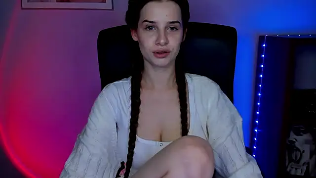 LuxMaya online show from February 25, 2026, 7:29 am