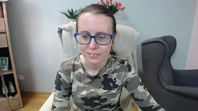 Snapshot of sweetxLizzy chatting on April 27, 2026, 4:21 am sweetxLizzy online show from April 27, 2026, 4:21 am