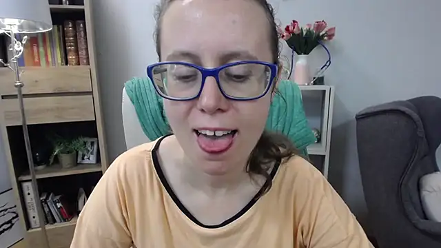 Snapshot of sweetxLizzy chatting on May 22, 2026, 4:30 am sweetxLizzy online show from May 22, 2026, 4:30 am