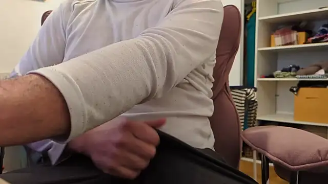 Snapshot of Jonpol74_ chatting on February 25, 2026, 12:15 pm Jonpol74 online show from February 25, 2026, 12:15 pm