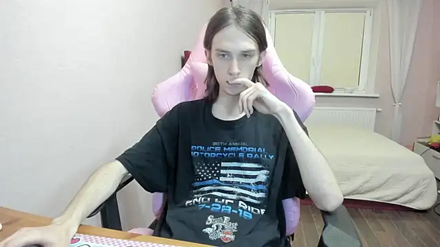 eleganc3 online show from September 23, 2025, 6:55 pm