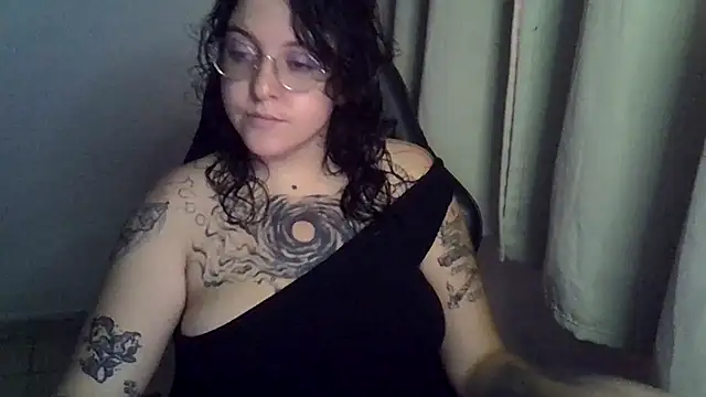 Snapshot of Blue_Liz chatting on October 21, 2025, 8:20 pm Blue Liz online show from October 21, 2025, 8:20 pm