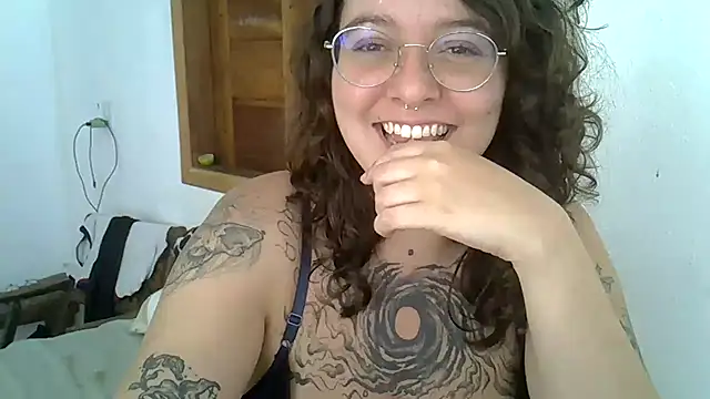 Snapshot of Blue_Liz chatting on November 15, 2025, 6:59 pm Blue Liz online show from November 15, 2025, 6:59 pm