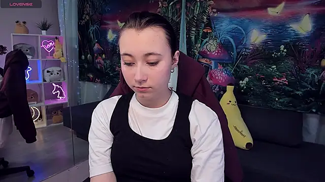 ClaraParks online show from October 4, 2025, 6:28 pm