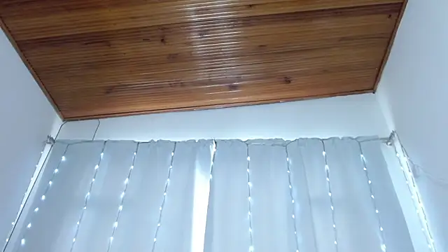 Charlothe Wright online show from April 23, 2026, 7:49 pm