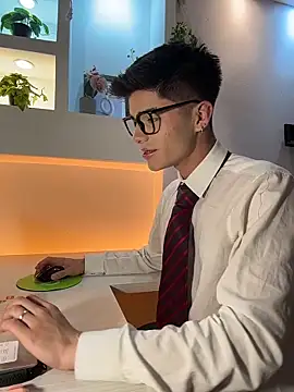 Dulcey  online show from March 30, 2026, 6:03 am