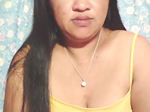 hotolivia34 online show from December 21, 2025, 2:24 pm